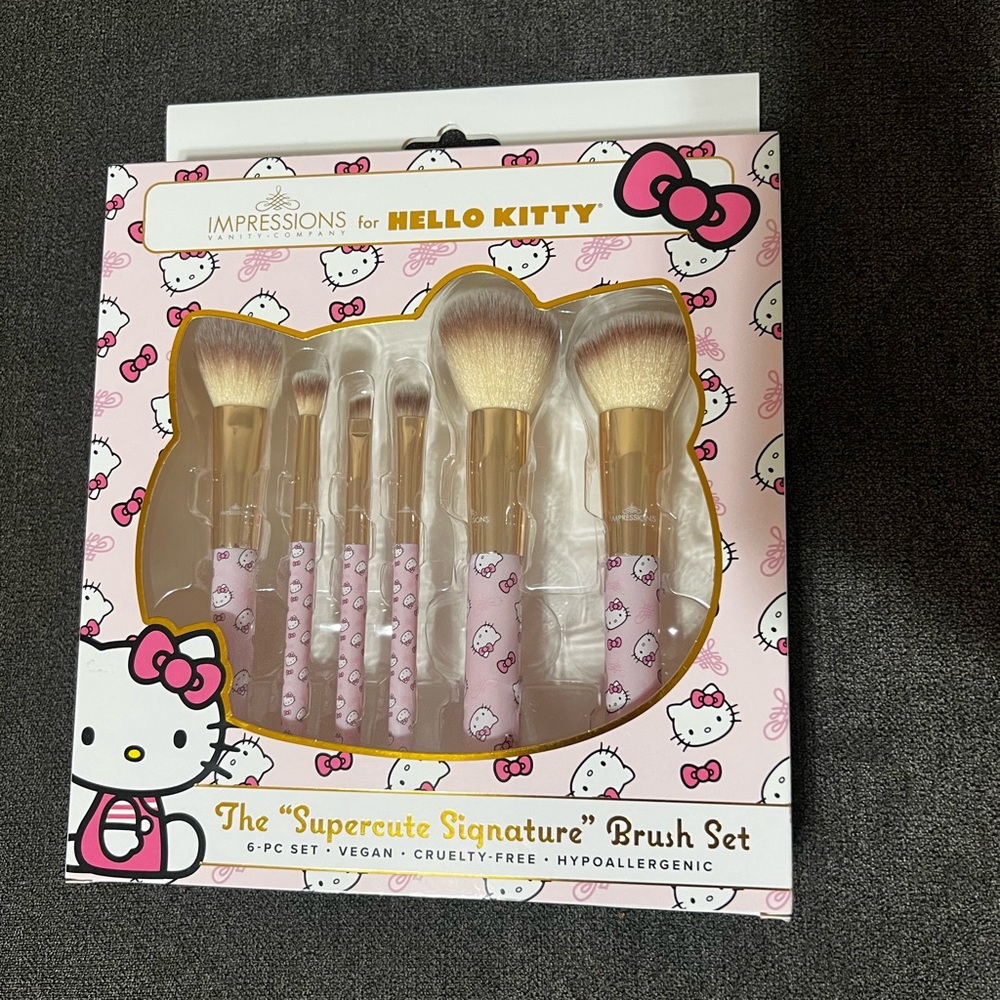 Impressions Hello Kitty Brush Set